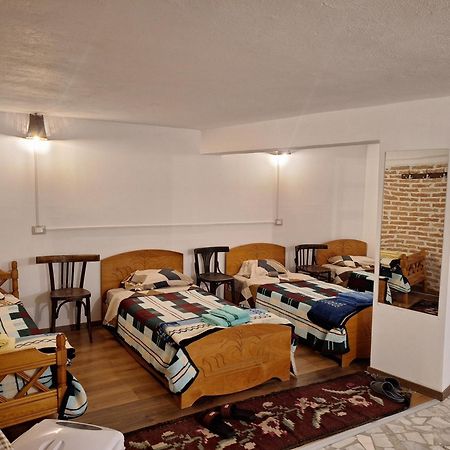 At Pikotiko'S - Korca City Rooms For Rent Exterior photo