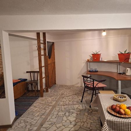 At Pikotiko'S - Korca City Rooms For Rent Exterior photo