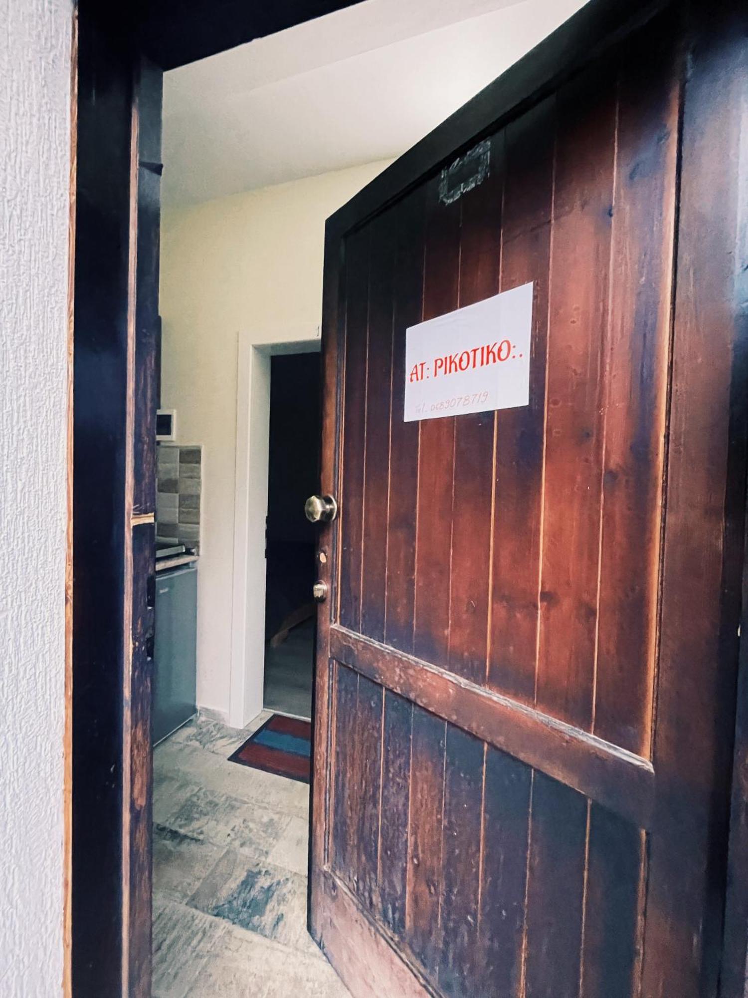 At Pikotiko'S - Korca City Rooms For Rent Exterior photo
