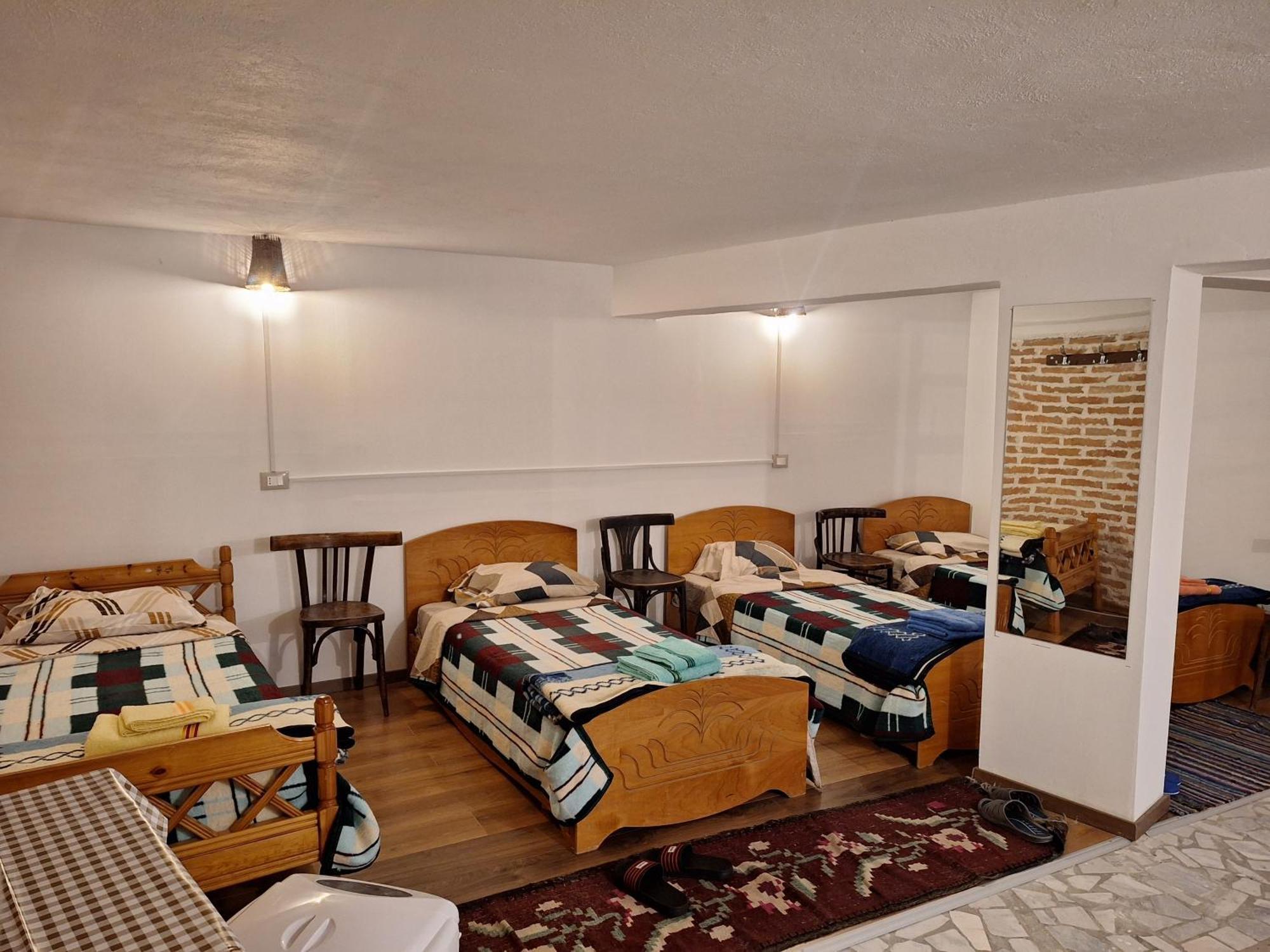 At Pikotiko'S - Korca City Rooms For Rent Exterior photo